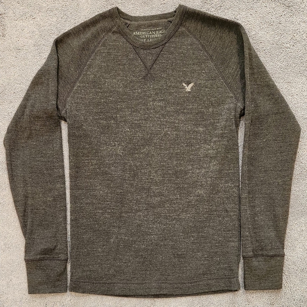 Men's Size Medium Long Sleeved Ribbed American Eagle Shirt